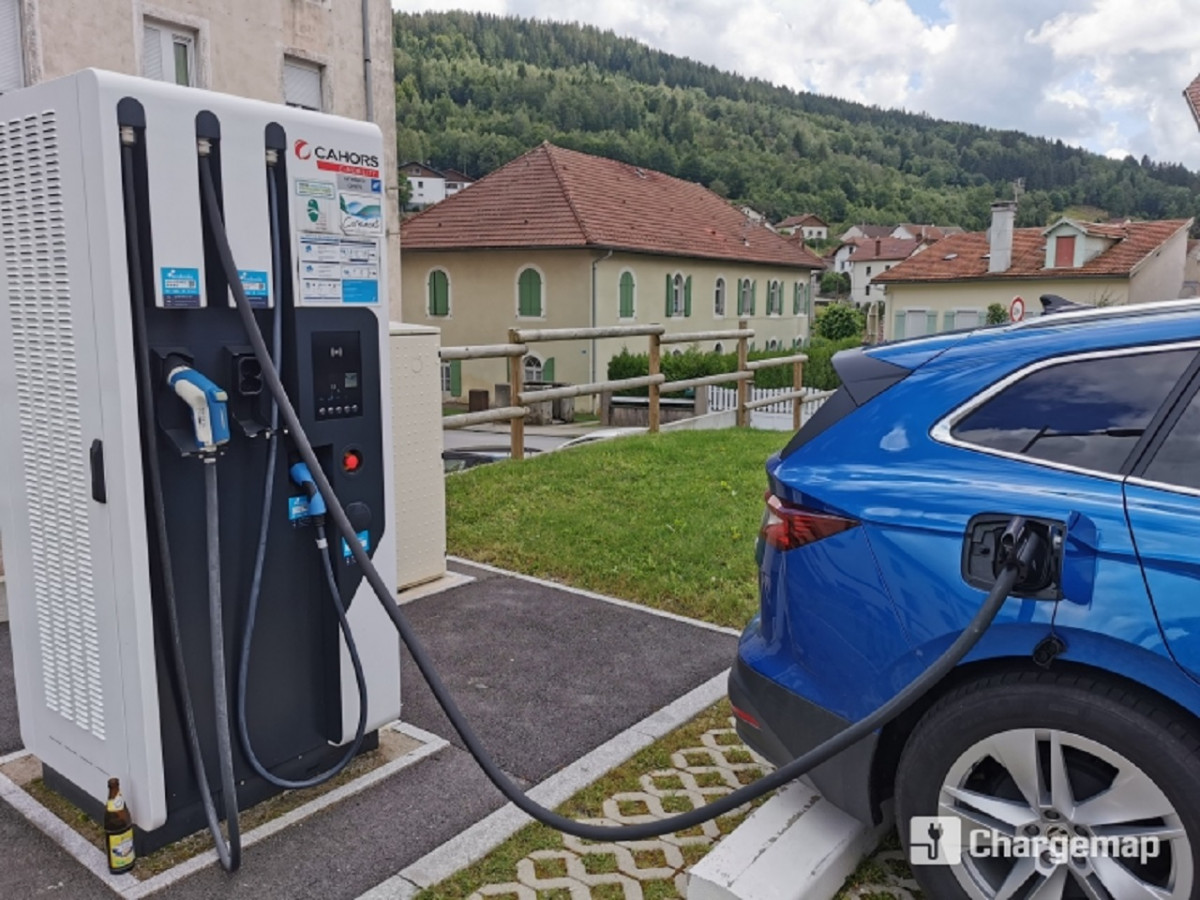 borne-recharge-voiture-electrique-cornimont-1 borne-recharge-voiture-electrique-cornimont-1