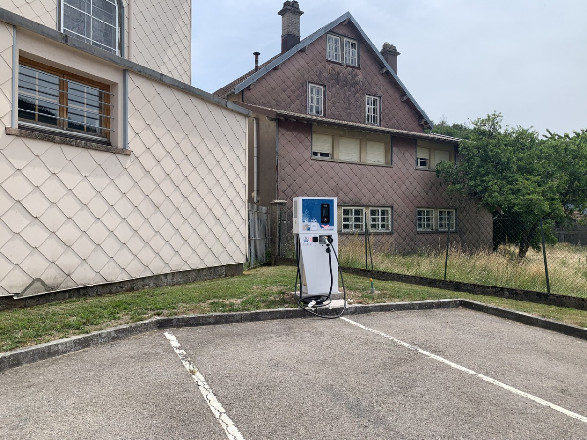 borne-rechargement-vehicules-eletriques-ventron-1 borne-rechargement-vehicules-eletriques-ventron-1