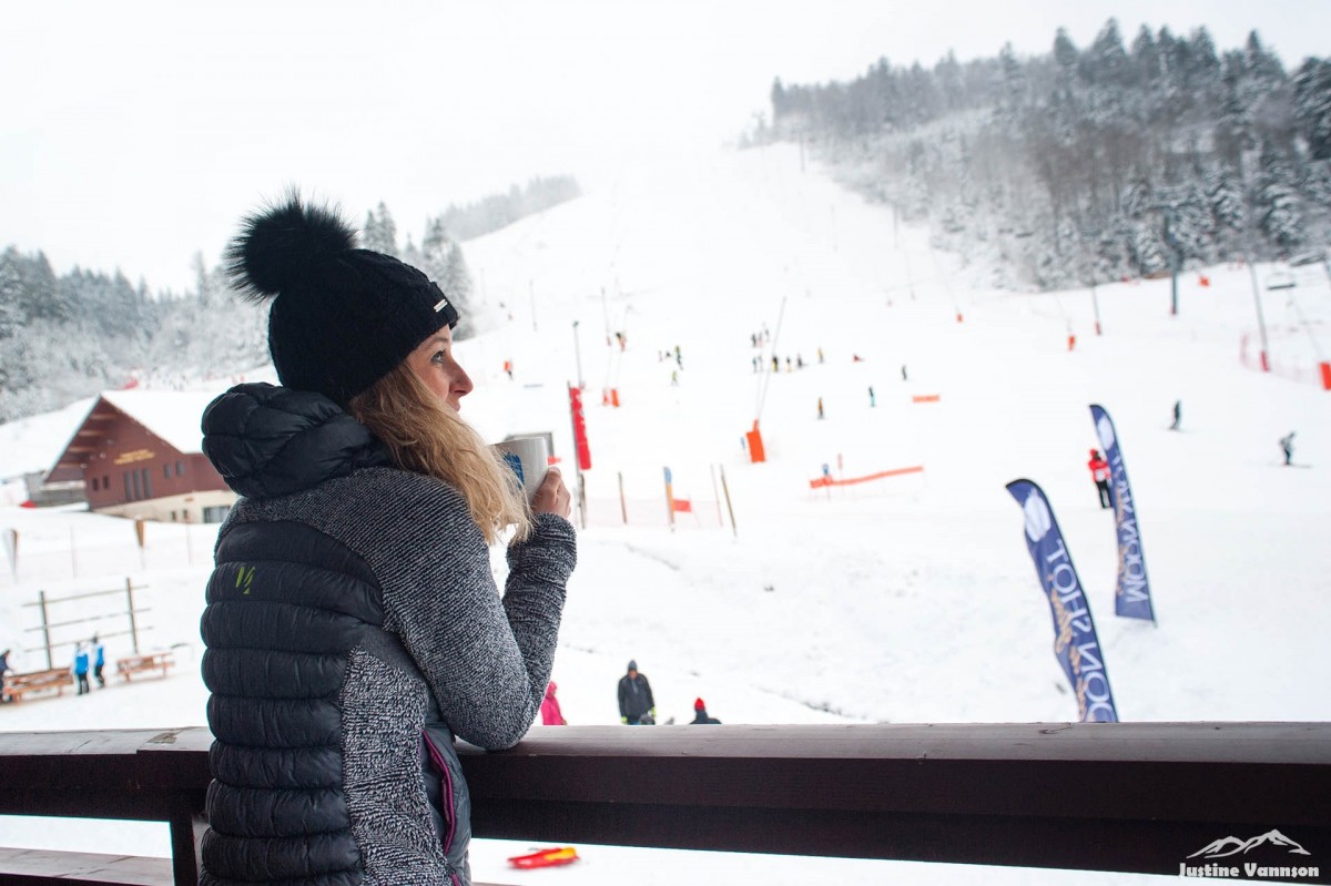 Balcon coté piste- Résidence les Grandes Feignes La Bresse Labellemontagne Hautes-Vosges ©Justine Vannson - © Justine Vannson Résidence les Grandes Feignes La Bresse Labellemontagne Hautes-Vosges