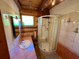 sdb-bas - Chalet 12 personnes - La Bresse Hautes Vosges - La fuste des écureuils - Basse sur le rupt - © Gauthier Bervard OTCLBHV Chalet 12 personnes - La Bresse Hautes Vosges - La fuste des écureuils - Basse sur le rupt